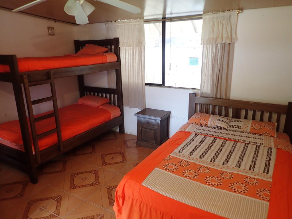 Hostal Henrry'S Hotel Mindo Kültér fotó